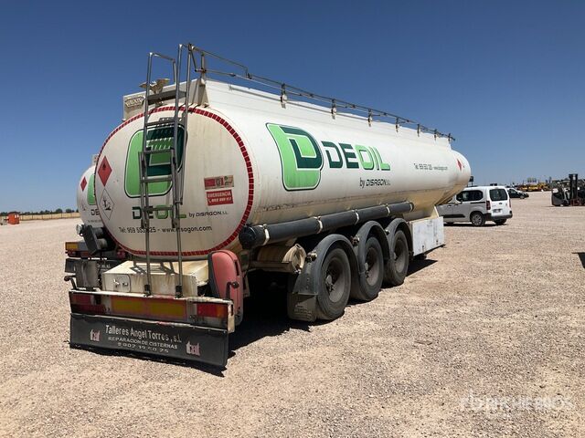 2004 ROS ROCA SC3 Tri/A Tanker Trailer - Polprikolica cisterna: slika 3 2004 ROS ROCA SC3 Tri/A Tanker Trailer - Polprikolica cisterna: slika 3