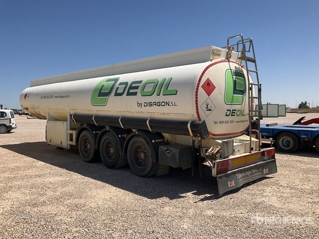 2004 ROS ROCA SC3 Tri/A Tanker Trailer - Polprikolica cisterna: slika 2 2004 ROS ROCA SC3 Tri/A Tanker Trailer - Polprikolica cisterna: slika 2
