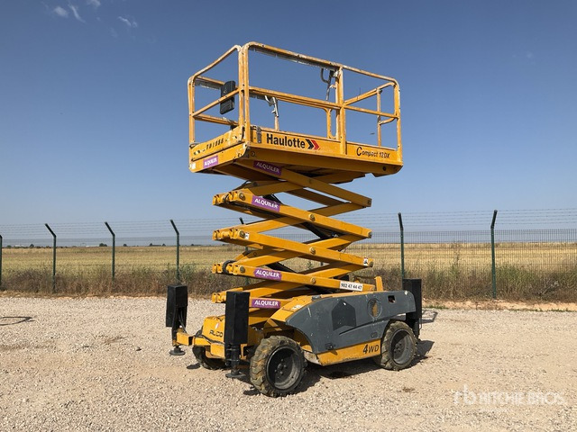 2005 Haulotte Compact12DX 4x4 Diesel Scissor Lift - Škarjasta dvižna ploščad: slika 1 2005 Haulotte Compact12DX 4x4 Diesel Scissor Lift - Škarjasta dvižna ploščad: slika 1