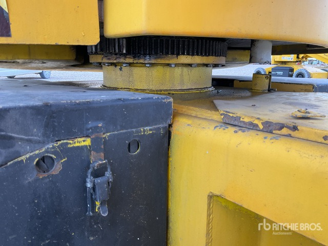 2006 Haulotte HA12IP 2WD Electric Articulating Boom Lift - Zglobna dvižna ploščad: slika 4 2006 Haulotte HA12IP 2WD Electric Articulating Boom Lift - Zglobna dvižna ploščad: slika 4