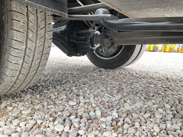 2006 Isuzu NPR77 4x2 Crew Cab Flatbed Truck - Tovornjak s kesonom: slika 5 2006 Isuzu NPR77 4x2 Crew Cab Flatbed Truck - Tovornjak s kesonom: slika 5