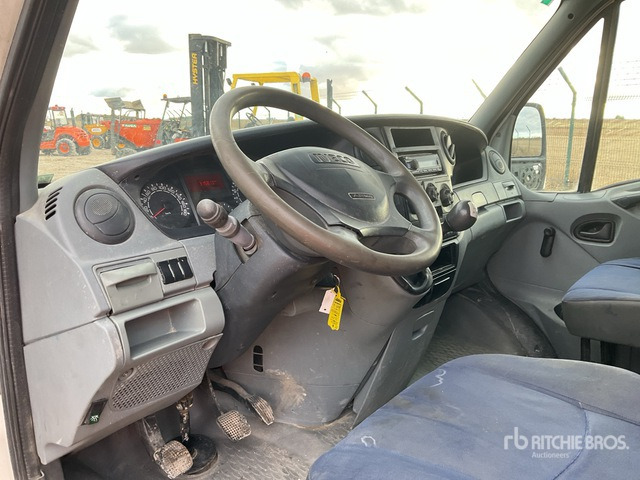 Tovornjak s kesonom 2009 Iveco 35S10 Cargo Van: slika 6