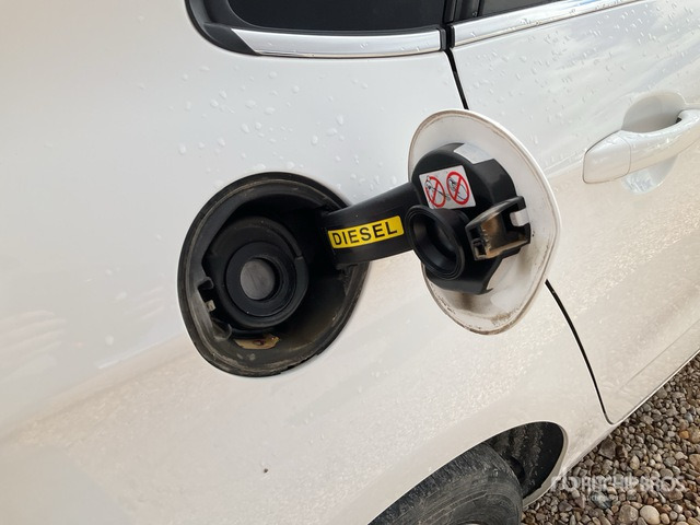 2015 Citroen C4 BlueHDI Automobile - Avtomobil: slika 5 2015 Citroen C4 BlueHDI Automobile - Avtomobil: slika 5