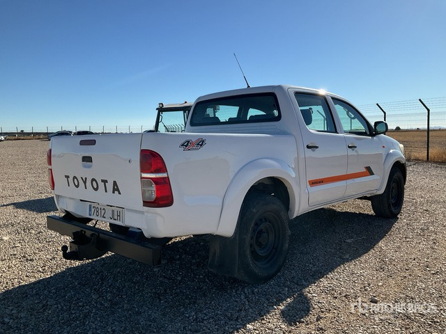 2015 Toyota Hilux 4x4 Crew Cab Pickup - Poltovornjak: slika 3 2015 Toyota Hilux 4x4 Crew Cab Pickup - Poltovornjak: slika 3