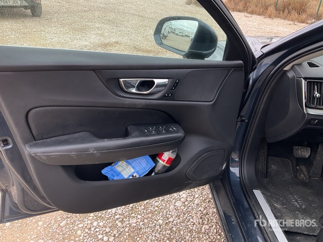 2021 Volvo V60 SUV - SUV: slika 4 2021 Volvo V60 SUV - SUV: slika 4