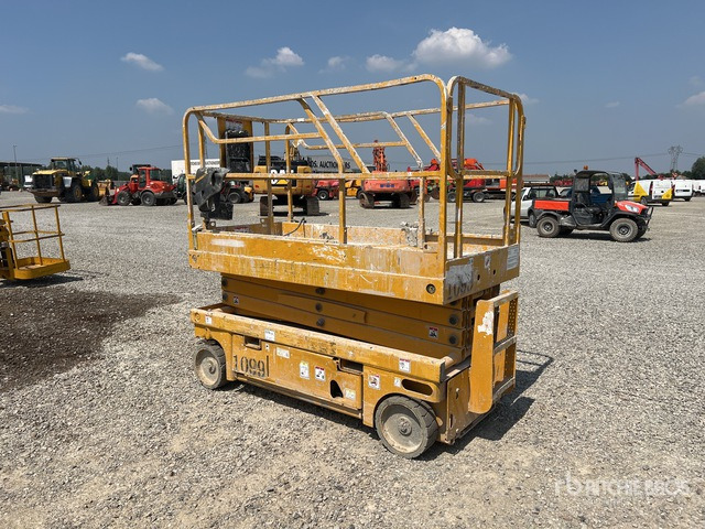 2006 Haulotte Compact 10 Electric (Inoperable) Scissor Lift - Škarjasta dvižna ploščad: slika 4 2006 Haulotte Compact 10 Electric (Inoperable) Scissor Lift - Škarjasta dvižna ploščad: slika 4