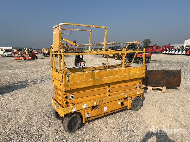 2006 Haulotte Compact 10N Electric (Inoperable) Scissor Lift - Škarjasta dvižna ploščad: slika 4 2006 Haulotte Compact 10N Electric (Inoperable) Scissor Lift - Škarjasta dvižna ploščad: slika 4