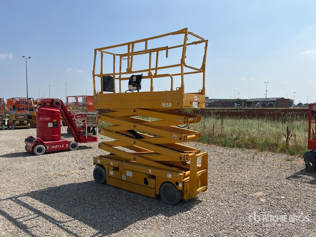 2007 Haulotte Compact 10N Electric Scissor Lift - Škarjasta dvižna ploščad: slika 3 2007 Haulotte Compact 10N Electric Scissor Lift - Škarjasta dvižna ploščad: slika 3