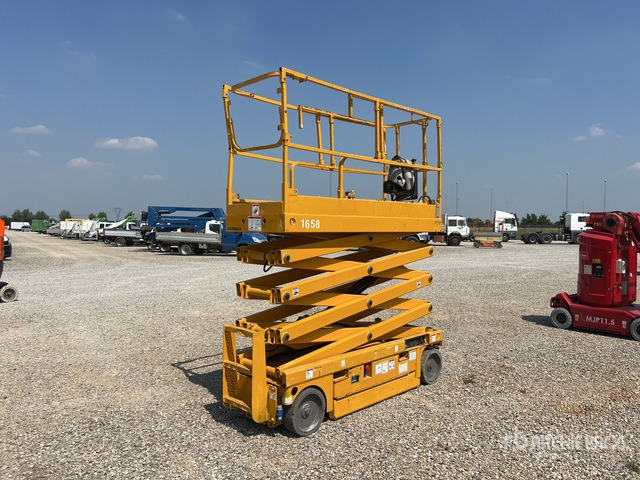 2007 Haulotte Compact 10N Electric Scissor Lift - Škarjasta dvižna ploščad: slika 4 2007 Haulotte Compact 10N Electric Scissor Lift - Škarjasta dvižna ploščad: slika 4