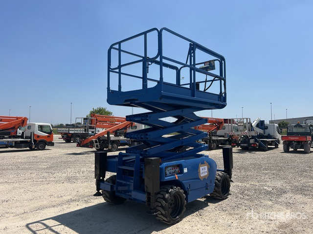 2007 Haulotte Compact 12DX D Scissor Lift - Škarjasta dvižna ploščad: slika 3 2007 Haulotte Compact 12DX D Scissor Lift - Škarjasta dvižna ploščad: slika 3