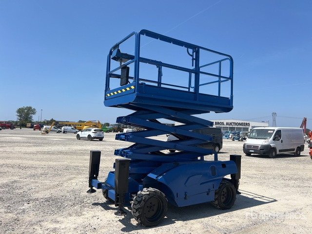 2007 Haulotte Compact 12DX D Scissor Lift - Škarjasta dvižna ploščad: slika 2 2007 Haulotte Compact 12DX D Scissor Lift - Škarjasta dvižna ploščad: slika 2