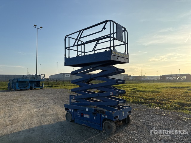 2008 Haulotte Compact12 Electric Scissor Lift - Škarjasta dvižna ploščad: slika 1 2008 Haulotte Compact12 Electric Scissor Lift - Škarjasta dvižna ploščad: slika 1