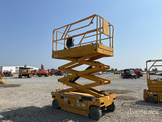 2009 Haulotte Compact 8W NT Electric Scissor Lift - Škarjasta dvižna ploščad: slika 2 2009 Haulotte Compact 8W NT Electric Scissor Lift - Škarjasta dvižna ploščad: slika 2