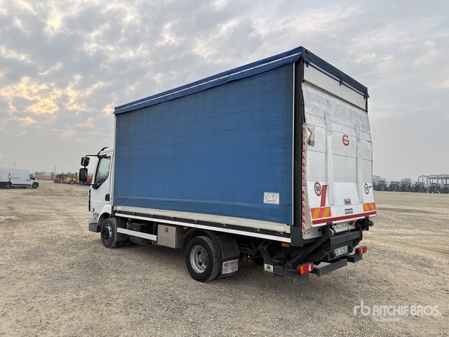 2010 Renault Midlum 215.75 4x2 Curtain Side Truck - Tovornjak s ponjavo: slika 3 2010 Renault Midlum 215.75 4x2 Curtain Side Truck - Tovornjak s ponjavo: slika 3