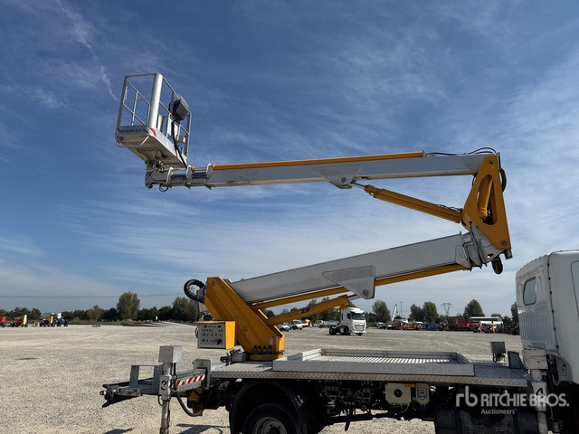 2011 Nissan Cabstar 35 - 11 2011 Multitel Pagliero MX250EX ... Bucket Truck - Dvižna ploščad montirana na tovornjak: slika 5 2011 Nissan Cabstar 35 - 11 2011 Multitel Pagliero MX250EX ... Bucket Truck - Dvižna ploščad montirana na tovornjak: slika 5