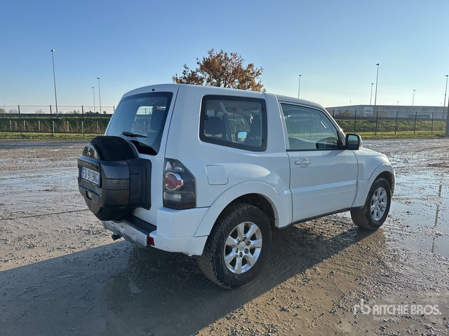 2016 Mitsubishi Pajero 3.2 SWB 4WD SUV - SUV: slika 3 2016 Mitsubishi Pajero 3.2 SWB 4WD SUV - SUV: slika 3