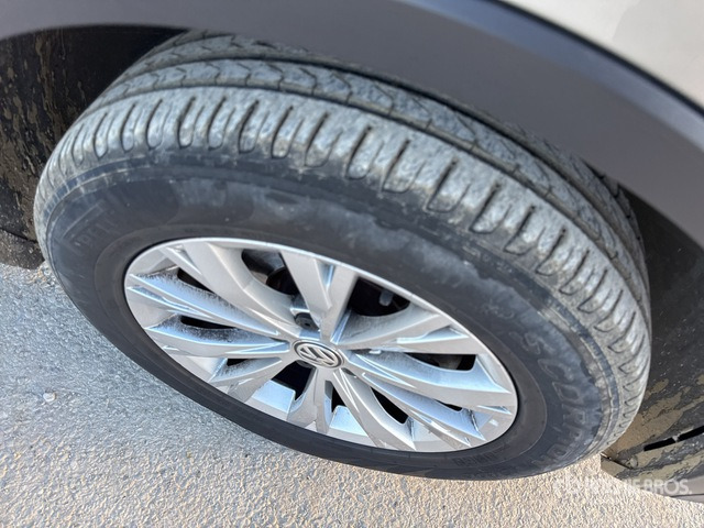 2016 Volkswagen Tiguan SUV - SUV: slika 5 2016 Volkswagen Tiguan SUV - SUV: slika 5