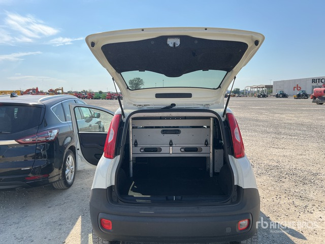 2014 Fiat Panda 1.3 MTJ 75CV E5 4X4 Cargo Van - Dostavno vozilo: slika 5 2014 Fiat Panda 1.3 MTJ 75CV E5 4X4 Cargo Van - Dostavno vozilo: slika 5