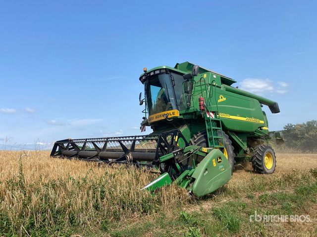 2004 John Deere 9660 WTS Hillmaster II with header and header trailer ... Combine Harvester - Mulčer: slika 1 2004 John Deere 9660 WTS Hillmaster II with header and header trailer ... Combine Harvester - Mulčer: slika 1