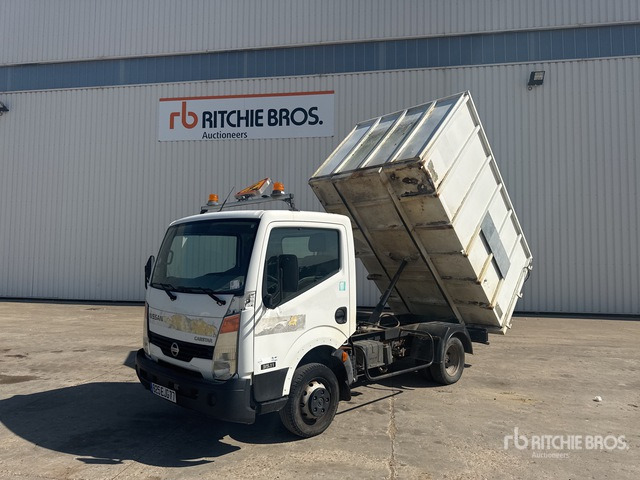 2007 Nissan Cabstar 35.11 4x2 Camion Benne Dump Truck: Light Duty - Tovornjak prekucnik: slika 3 2007 Nissan Cabstar 35.11 4x2 Camion Benne Dump Truck: Light Duty - Tovornjak prekucnik: slika 3