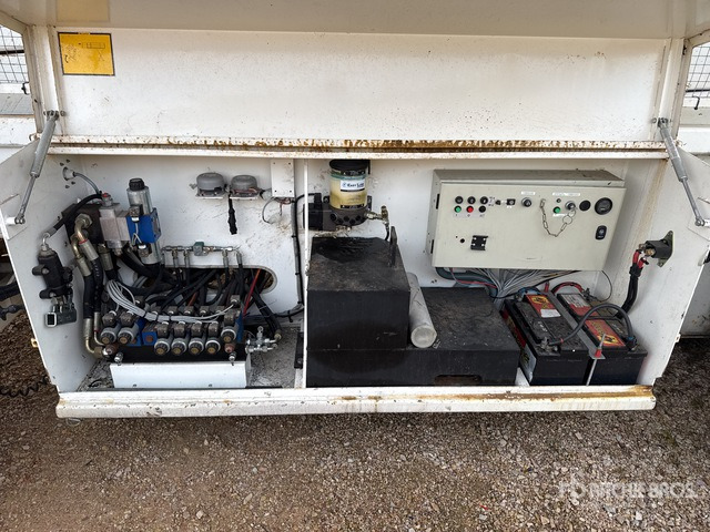 2008 Holland Lift Combistart B-195DL25 4x4 Diesel Nacelle Ciseau Scissor Lift - Škarjasta dvižna ploščad: slika 2 2008 Holland Lift Combistart B-195DL25 4x4 Diesel Nacelle Ciseau Scissor Lift - Škarjasta dvižna ploščad: slika 2