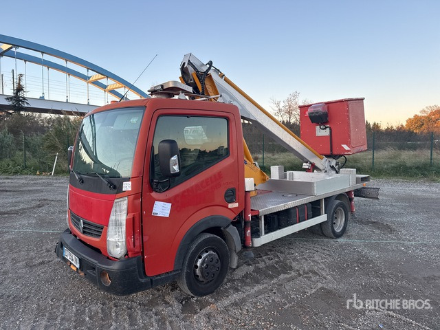 2015 Renault Maxity 2015 Multitel 145 ALU 16 m on 4 ... Bucket Truck - Dvižna ploščad montirana na tovornjak: slika 2 2015 Renault Maxity 2015 Multitel 145 ALU 16 m on 4 ... Bucket Truck - Dvižna ploščad montirana na tovornjak: slika 2