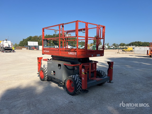 2019 Skyjack SJ6832RT 4x4 Nacelle Ciseaux Scissor Lift - Škarjasta dvižna ploščad: slika 2 2019 Skyjack SJ6832RT 4x4 Nacelle Ciseaux Scissor Lift - Škarjasta dvižna ploščad: slika 2