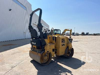 CAT CB24 Compacteur Vibrant Tandem - Cestni valjar: slika 3 CAT CB24 Compacteur Vibrant Tandem - Cestni valjar: slika 3
