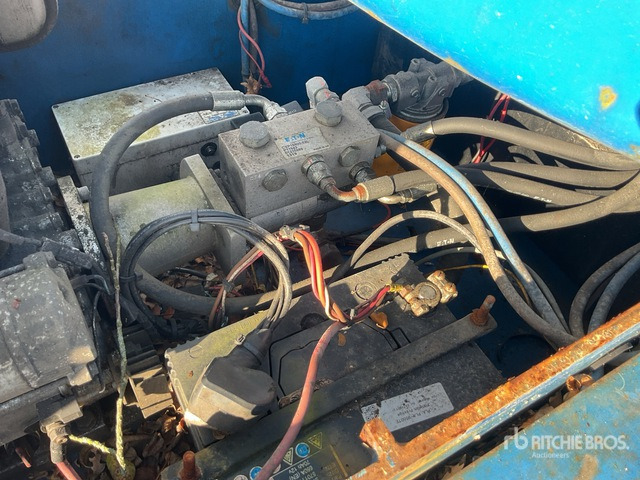 2013 Nifty-Lift HR12NDE 2WD Hybrid Articulating Boom Lift - Zglobna dvižna ploščad: slika 5 2013 Nifty-Lift HR12NDE 2WD Hybrid Articulating Boom Lift - Zglobna dvižna ploščad: slika 5