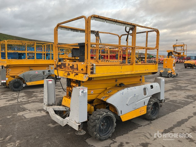 2015 Haulotte Compact 12DX 4x4 Diesel Scissor Lift - Škarjasta dvižna ploščad: slika 4 2015 Haulotte Compact 12DX 4x4 Diesel Scissor Lift - Škarjasta dvižna ploščad: slika 4