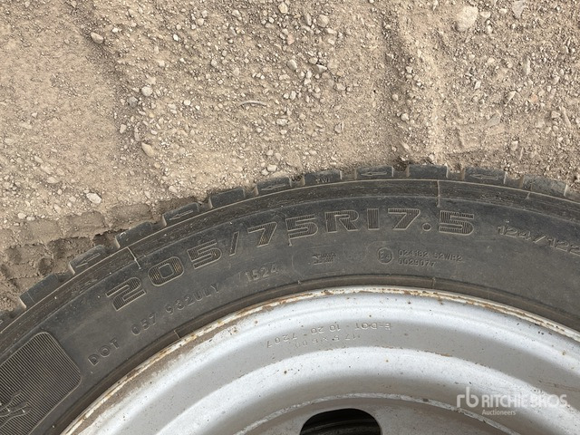 2021 Mitsubishi Canter 4x2 Flatbed Truck - Tovornjak s kesonom: slika 5 2021 Mitsubishi Canter 4x2 Flatbed Truck - Tovornjak s kesonom: slika 5