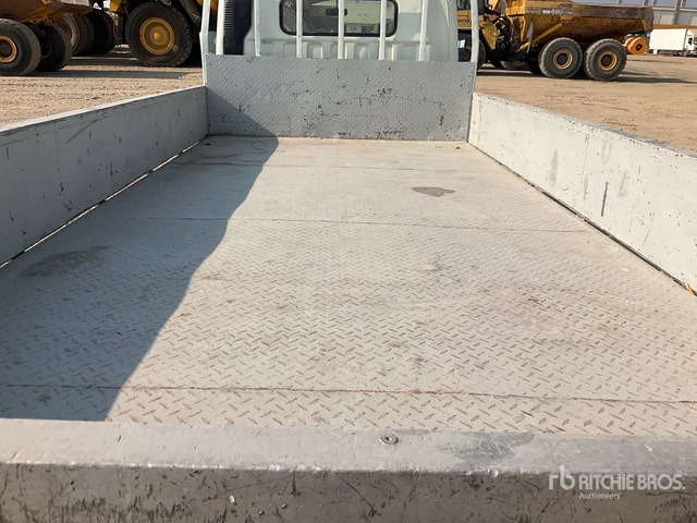 2006 Mitsubishi Canter 4x2 Flatbed Truck - Tovornjak s kesonom: slika 4 2006 Mitsubishi Canter 4x2 Flatbed Truck - Tovornjak s kesonom: slika 4