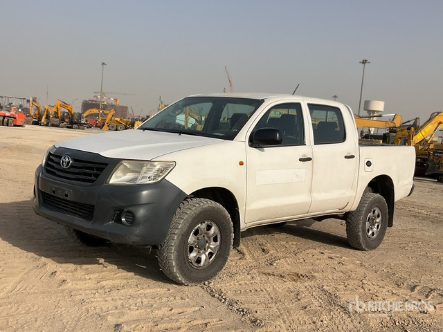 2012 Toyota Hilux 4x4 Crew Cab Pickup - Poltovornjak: slika 1 2012 Toyota Hilux 4x4 Crew Cab Pickup - Poltovornjak: slika 1