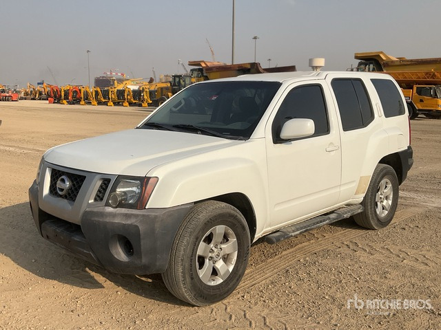 2013 Nissan Xterra 4x4 SUV - SUV: slika 2 2013 Nissan Xterra 4x4 SUV - SUV: slika 2