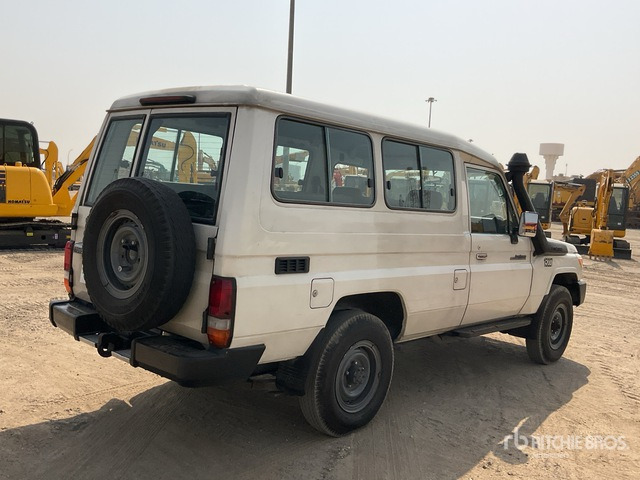 2013 Toyota Land Cruiser 78L 4x4 SUV - SUV: slika 3 2013 Toyota Land Cruiser 78L 4x4 SUV - SUV: slika 3