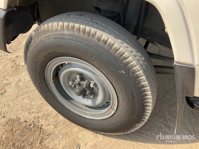 2013 Toyota Land Cruiser 78L 4x4 SUV - SUV: slika 5 2013 Toyota Land Cruiser 78L 4x4 SUV - SUV: slika 5