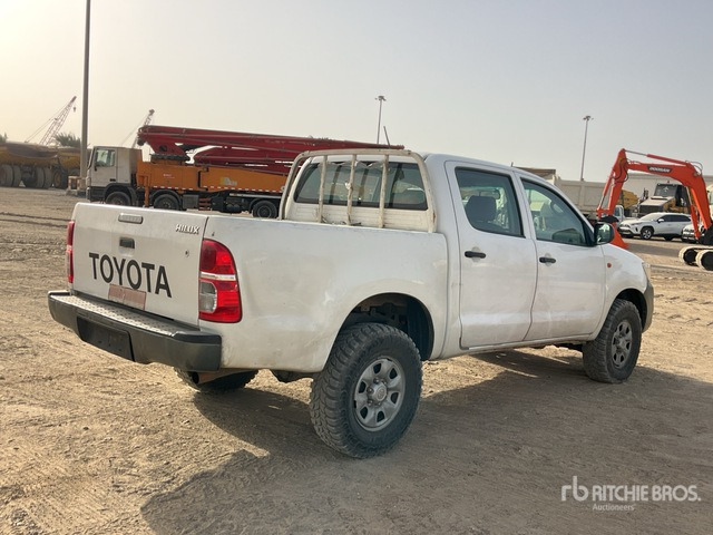 2014 Toyota Hilux 4x4 Crew Cab Pickup - Poltovornjak: slika 3 2014 Toyota Hilux 4x4 Crew Cab Pickup - Poltovornjak: slika 3