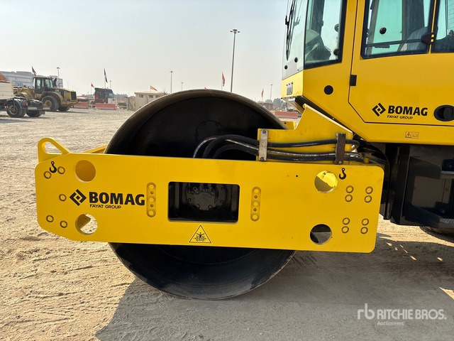 2015 Bomag BW211D-40 Smooth Drum Compactor - Kompaktor: slika 4 2015 Bomag BW211D-40 Smooth Drum Compactor - Kompaktor: slika 4