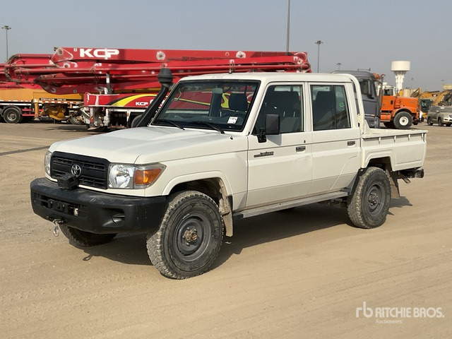 2016 Toyota Land Cruiser 79L 4x4 Crew Cab Pickup - Poltovornjak: slika 1 2016 Toyota Land Cruiser 79L 4x4 Crew Cab Pickup - Poltovornjak: slika 1