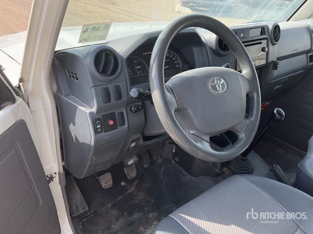 2016 Toyota Landcruiser 79L 4x4 Crew Cab Pickup - Mulčer: slika 5 2016 Toyota Landcruiser 79L 4x4 Crew Cab Pickup - Mulčer: slika 5