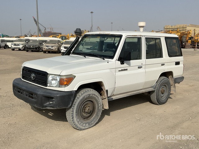 2018 Toyota Land Cruiser 76L 4x4 SUV - SUV: slika 2 2018 Toyota Land Cruiser 76L 4x4 SUV - SUV: slika 2