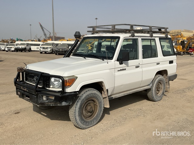 2018 Toyota Land Cruiser 76L 4x4 SUV - SUV: slika 2 2018 Toyota Land Cruiser 76L 4x4 SUV - SUV: slika 2
