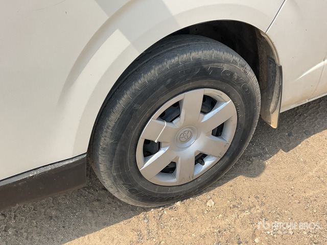 2019 Toyota Hiace 4x2 14-Seat Mini Bus - Minibus, Potniški kombi: slika 5 2019 Toyota Hiace 4x2 14-Seat Mini Bus - Minibus, Potniški kombi: slika 5
