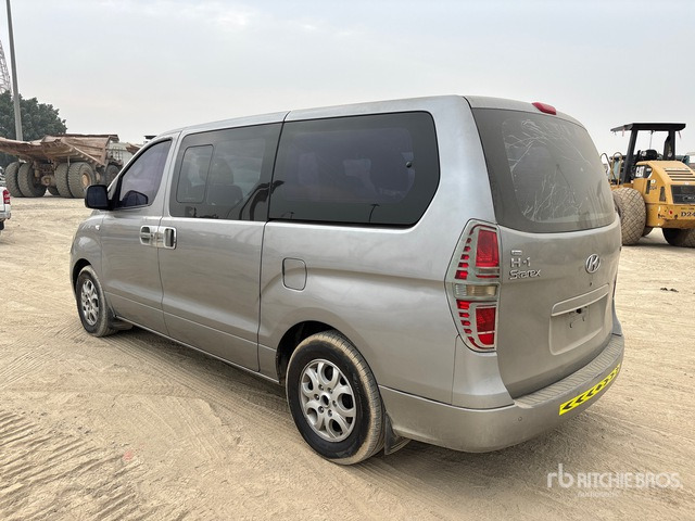 2016 Hyundai H1 Starex 4x2 5-Seat Bus - Avtobus: slika 2 2016 Hyundai H1 Starex 4x2 5-Seat Bus - Avtobus: slika 2