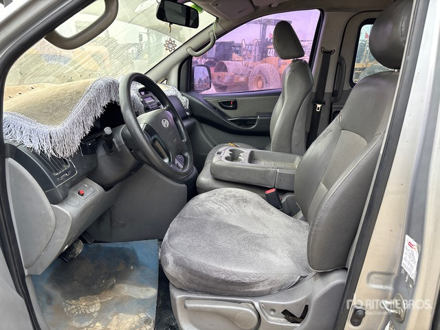 2016 Hyundai H1 Starex 4x2 5-Seat Bus - Avtobus: slika 4 2016 Hyundai H1 Starex 4x2 5-Seat Bus - Avtobus: slika 4