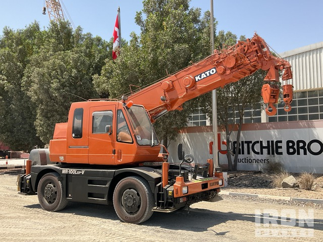 Kato KR10H Rough Terrain Crane - Avtodvigalo za grob teren: slika 1 Kato KR10H Rough Terrain Crane - Avtodvigalo za grob teren: slika 1
