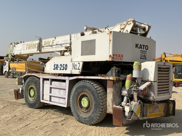 Kato KR25H-V Rough Terrain Crane - Avtodvigalo za grob teren: slika 4 Kato KR25H-V Rough Terrain Crane - Avtodvigalo za grob teren: slika 4