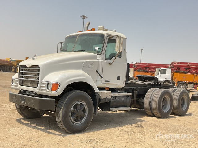 2005 Mack Granite CV713 6x4 T/A Day Cab Truck Tractor - Vlačilec: slika 2 2005 Mack Granite CV713 6x4 T/A Day Cab Truck Tractor - Vlačilec: slika 2