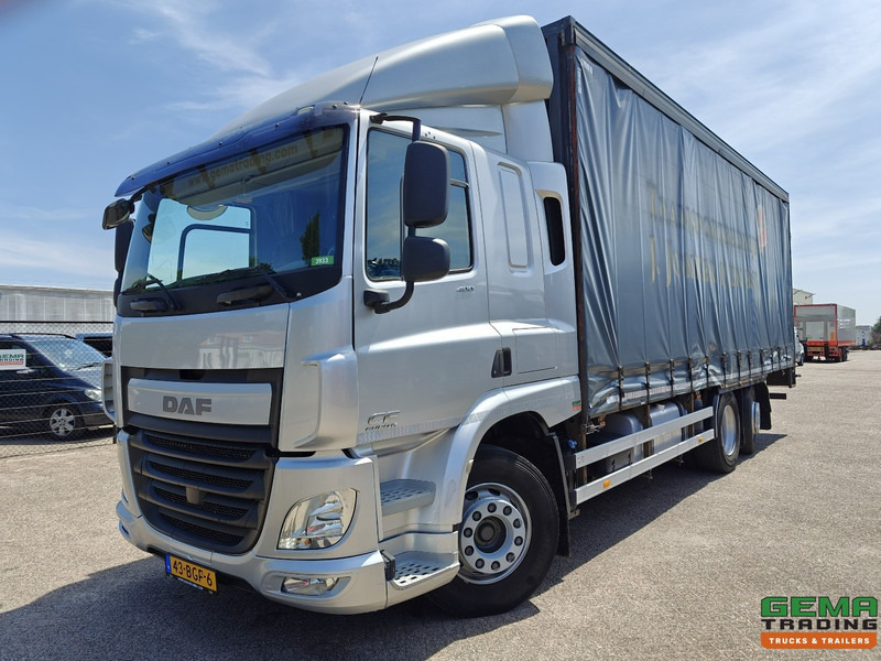 DAF CF 400 FAN 6x2/4 SpaceCab Euro6A - Schuifzeilenbak 7.7m + Laadklep 2000kg - HH Vloer - AanhangerKoppeling - Tovornjak s ponjavo: slika 1 DAF CF 400 FAN 6x2/4 SpaceCab Euro6A - Schuifzeilenbak 7.7m + Laadklep 2000kg - HH Vloer - AanhangerKoppeling - Tovornjak s ponjavo: slika 1