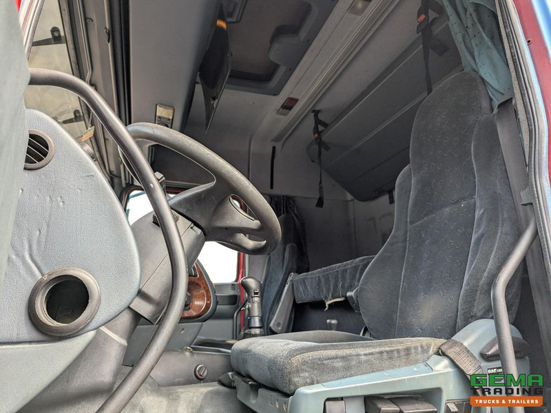 DAF XF95.430 4x2 Spacecab Euro2 - Retarder - Geslotenbak 7.7m - Handgeschakeld - Vangmuil - Tovornjak zabojnik: slika 5 DAF XF95.430 4x2 Spacecab Euro2 - Retarder - Geslotenbak 7.7m - Handgeschakeld - Vangmuil - Tovornjak zabojnik: slika 5